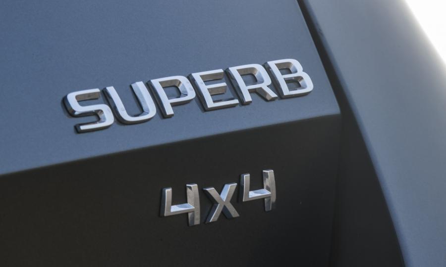 Логотип Skoda Superb Wagon 4x4 SportLine 2016 года  (UK) (фото 20 из 24)
